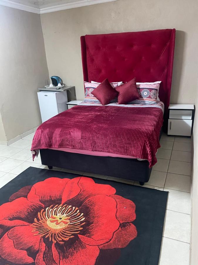Super Classic Guest House Pretoria-Noord Exteriör bild