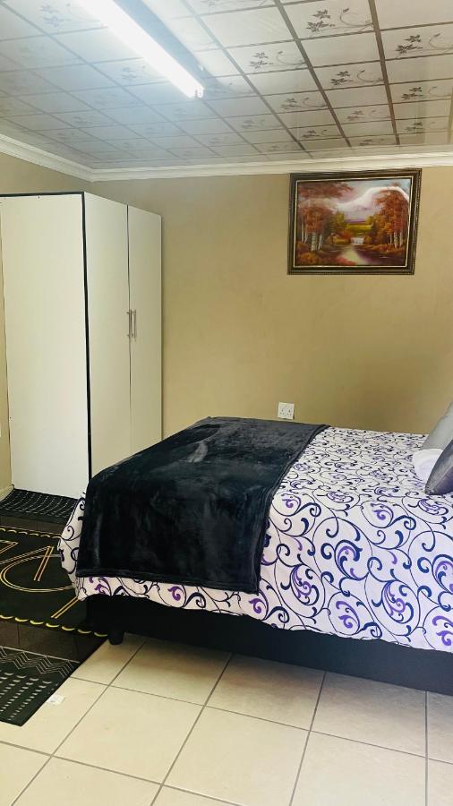 Super Classic Guest House Pretoria-Noord Exteriör bild